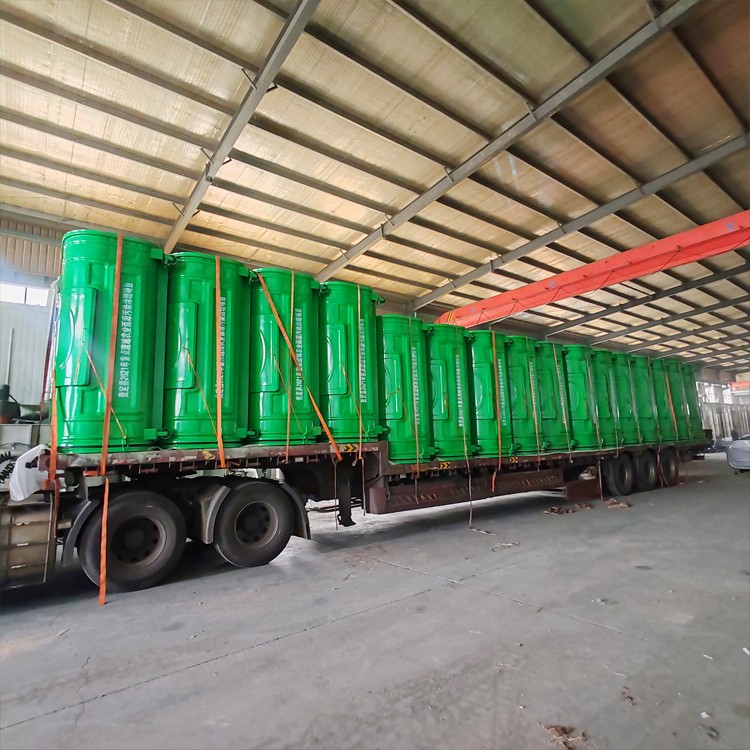 64個(gè)勾臂垃圾箱發(fā)往貴州