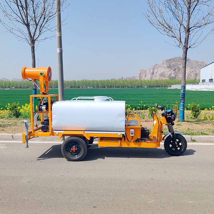 保養(yǎng)電動灑水車需要注意哪些東西？