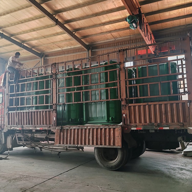 7個(gè)壓膜垃圾箱發(fā)往浙江