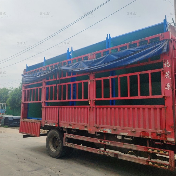 8個(gè)垃圾斗發(fā)往甘肅省定向市